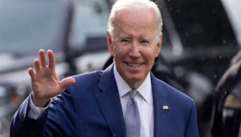 Joe Biden exonera deuda estudiantil a 35 mil trabajadores del sector público