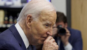 Biden se muestra más receptivo a escuchar las peticiones para que se retire, según el NYT