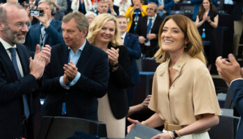 Roberta Metsola es reelegida como su presidenta del Parlamento Europeo | Video