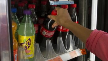 Promedio de consumo diario de bebidas azucaradas en México es de casi medio litro: El Poder del Consumidor | Entérate