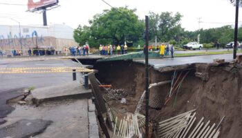 Reportan enorme socavón de 10 metros en Zapopan, Jalisco | Imágenes 