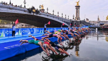 París 2024: Suspenden entrenamiento de triatlón por mala calidad del agua en el Sena | Video