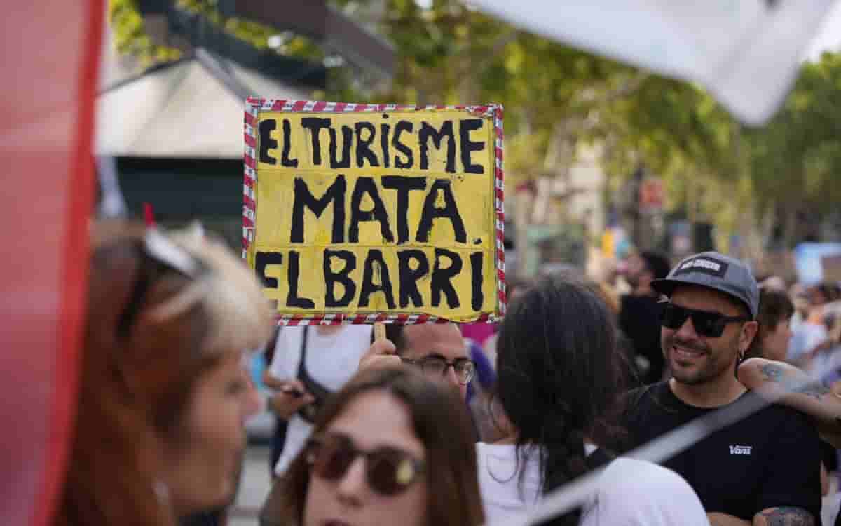 Video | Tourists, Go Home! Thousands March Against Tourism in Barcelona