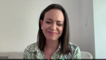 Corina Machado pide a Sheinbaum y AMLO 