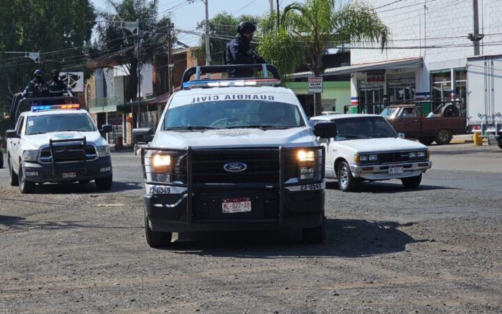 Militares abaten a tres sicarios en cuna de las 'autodefensas' de Michoacán Militares abaten a tres sicarios en cuna de las 'autodefensas' de Michoacán