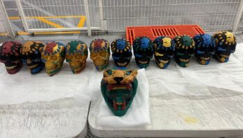 Localizan presunta droga en artesanías mexicanas en aeropuerto de Querétaro