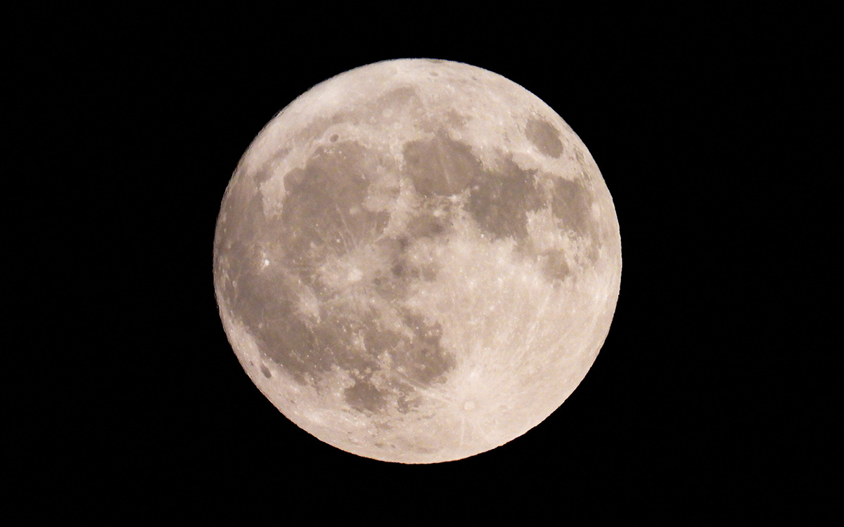 Cuándo y cómo ver la Luna azul de agosto Aristegui Noticias