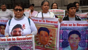 Ponen fin padres de los 43 de Ayotzinapa reuniones con AMLO tras 'fracaso' de resultados