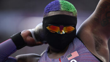 París 2024: Sorprende atleta estadounidense con su estrafalario look | Fotogalería y Video