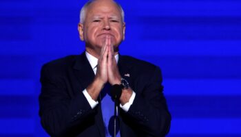 Tim Walz acepta la nominación demócrata para ser vicepresidente de Kamala Harris