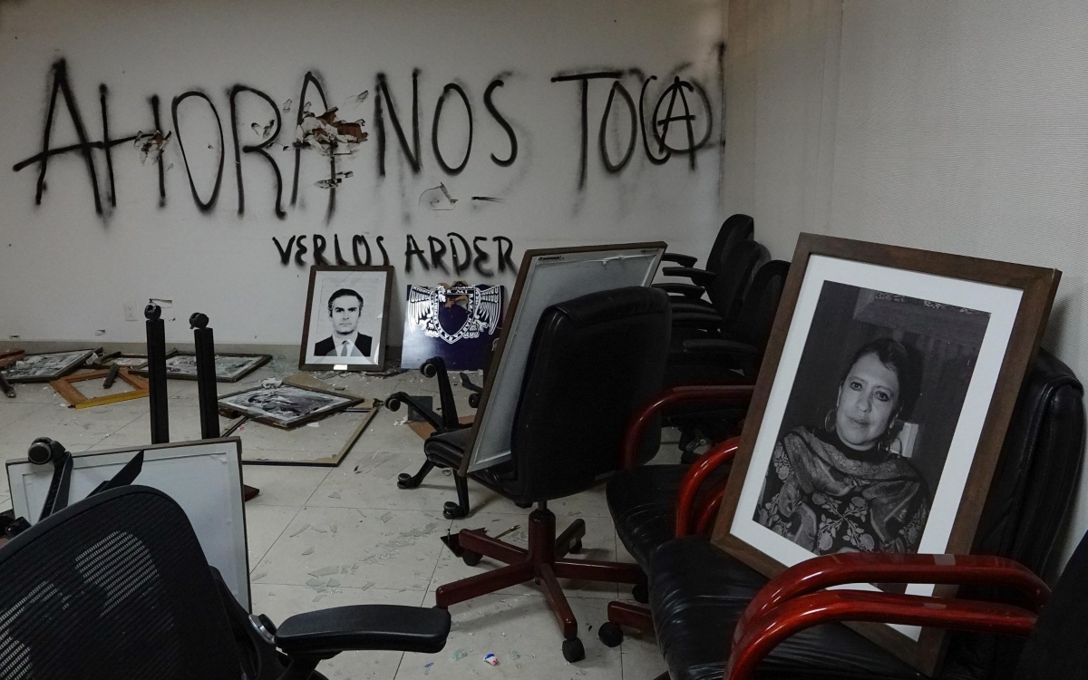 UNAM expulsa a alumnos que vandalizaron instalaciones en CU | Fotos