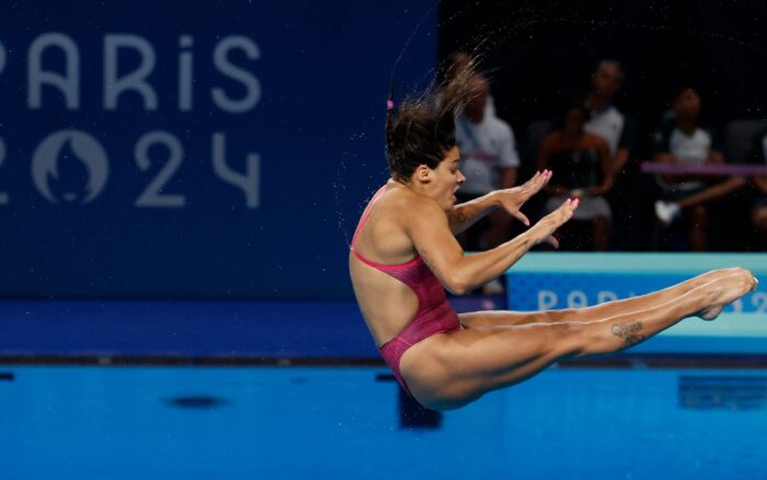 La mexicana Aranza Vázquez compite en la seminfinal de trampolín 3m femenino en el marco de los Juegos Olímpicos París 2024, este jueves, en Saint-Denis, Francia.