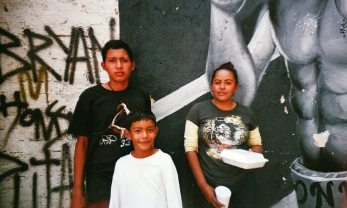 Lucía y su familia viven en un campamento improvisado en Ciudad de México. Foto: Sergio Pérez Gavilán/MSF