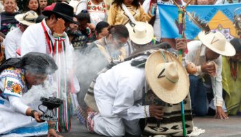 Una ceremonia indígena para recibir la reforma constitucional de López Obrador