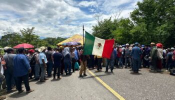 Votan sitiados por la violencia, habitantes de Chicomuselo, Chiapas