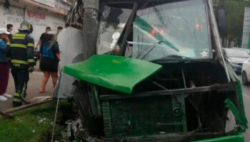 Mujer pierde pierna derecha durante choque de microbús en Iztapalapa