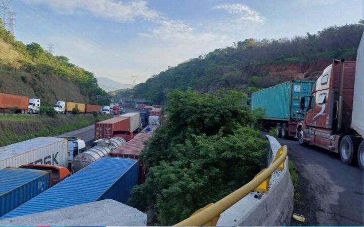 Caos aduanal: ¿Qué ocurrió en Manzanillo? Caos aduanal: ¿Qué ocurrió en Manzanillo?