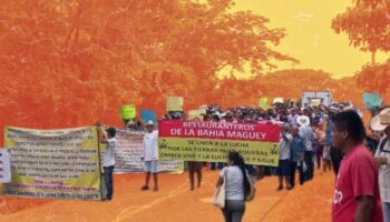 Comuneros bloquean accesos al Aeropuerto de Huatulco, Oaxaca, para exigir que no les despojen de sus tierras