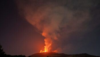 Volcán Etna erupciona y deja 'lluvia de cenizas'