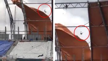 Trabajador en el Foro Sol se queda atorado en el techo y casi sale volando | Video