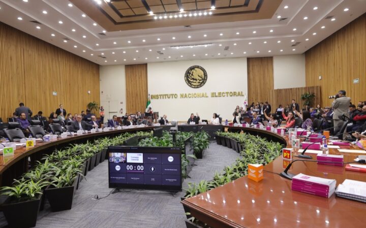 Video | INE discute repartición de plurinominales en el Congreso