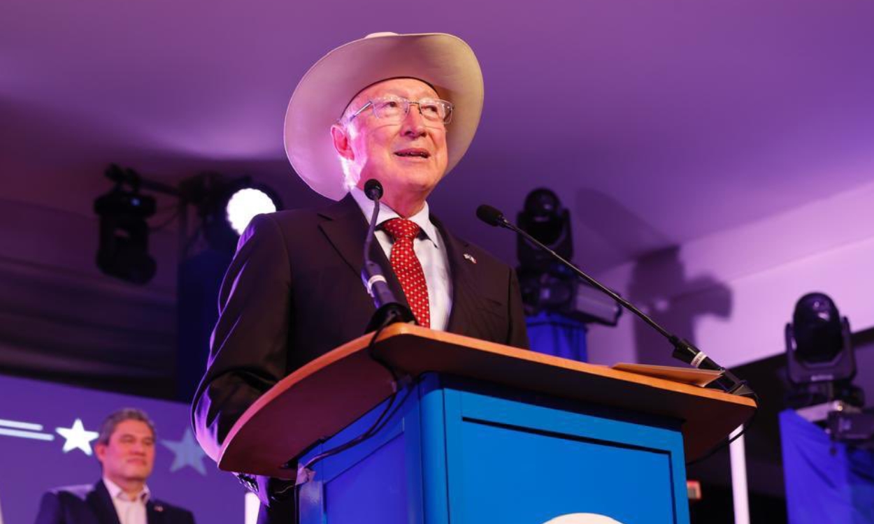 Ken Salazar: ‘Compartimos información con la FGR’ sobre arresto de ‘El Mayo’ y ‘El Chapito’