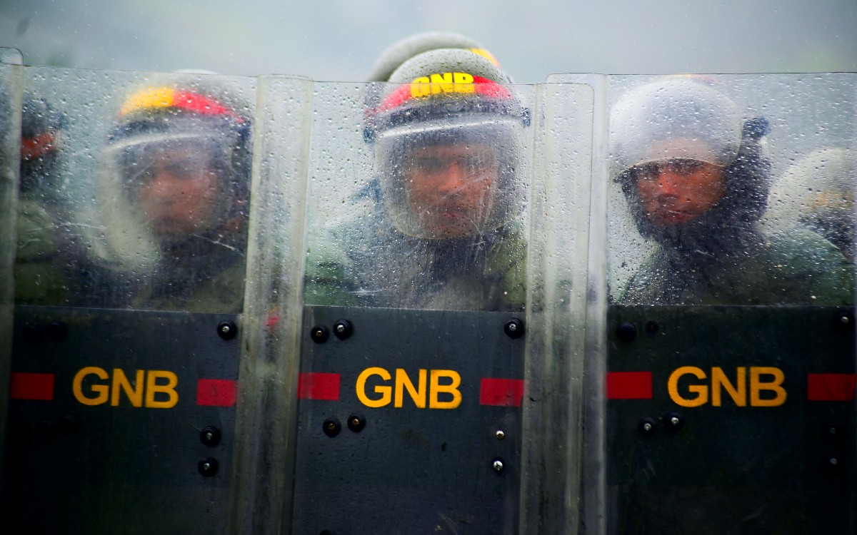 Venezuelan opposition calls on armed forces to ‘side with the people’
