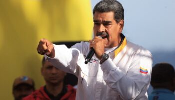 Maduro insiste en que manifestantes violentos fueron 'entrenados' en EU, Colombia, Perú y Chile