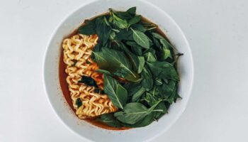 ¿Por qué una aerolínea coreana dejará de servir sopas instantáneas en sus vuelos?