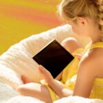 niños y niñas uso de pantallas tabletas smartphones