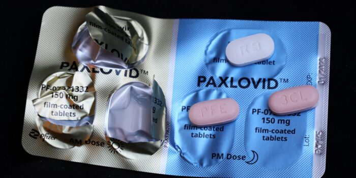 Paxlovid ya cuenta con aprobación de autoridades regulatorias como la Administración de Alimentos y Medicamentos de EU (FDA), Health Canada, la Agencia Europea de Medicamentos (EMA).