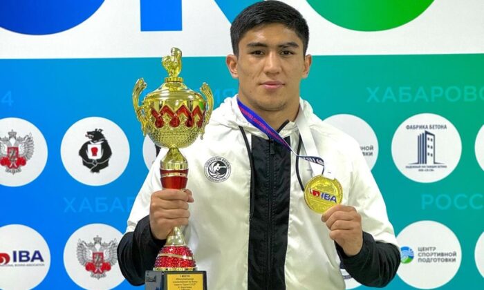 Asadkhuja Muydinkhujaev nació el 8 de mayo de 2001 en Ferghana, Uzbekistán; tiene 23 años, mide 1.73 cm y es de postura zurda.