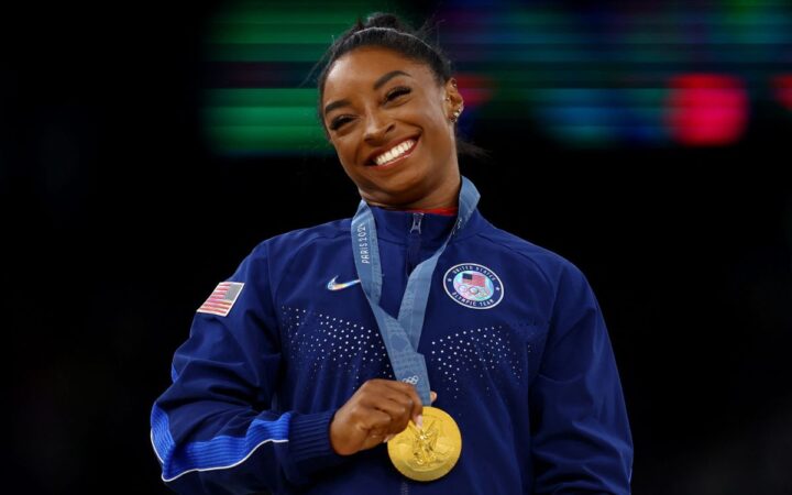 Simone Biles se cuelga su tercer oro en París 2024