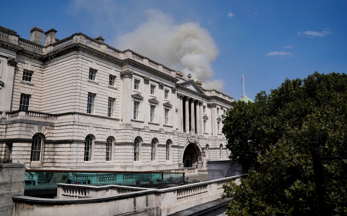 London: 100 firefighters battle blaze at historic Somerset House
