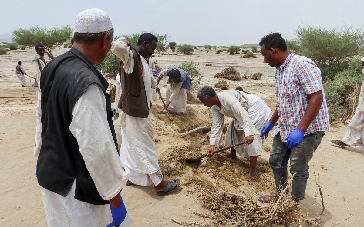 At least 30 dead and hundreds missing after Sudan dam collapse