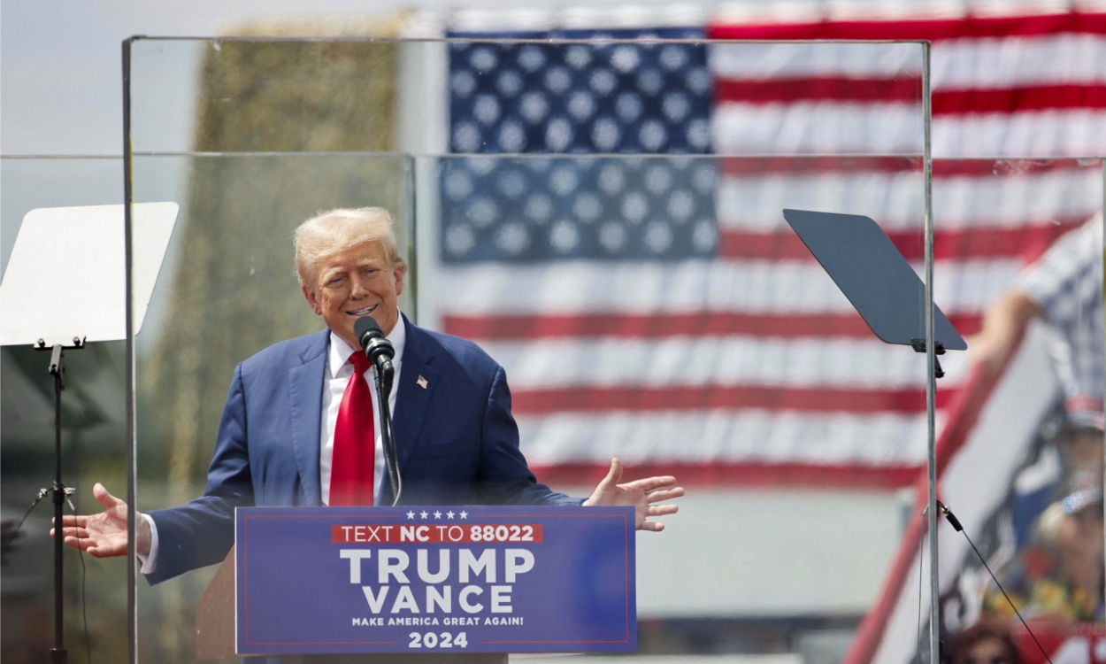 Trump, protected by bulletproof glass, holds first outdoor rally since attack