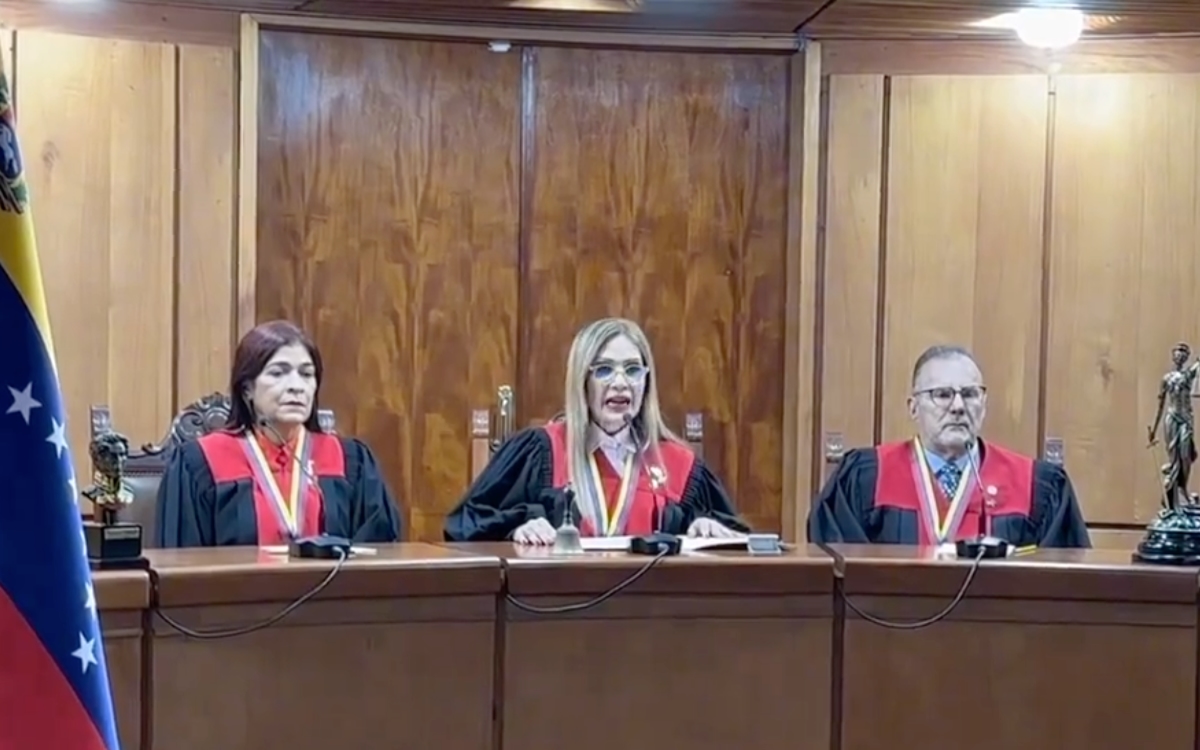 Venezuelan court calls on candidates to audit votes