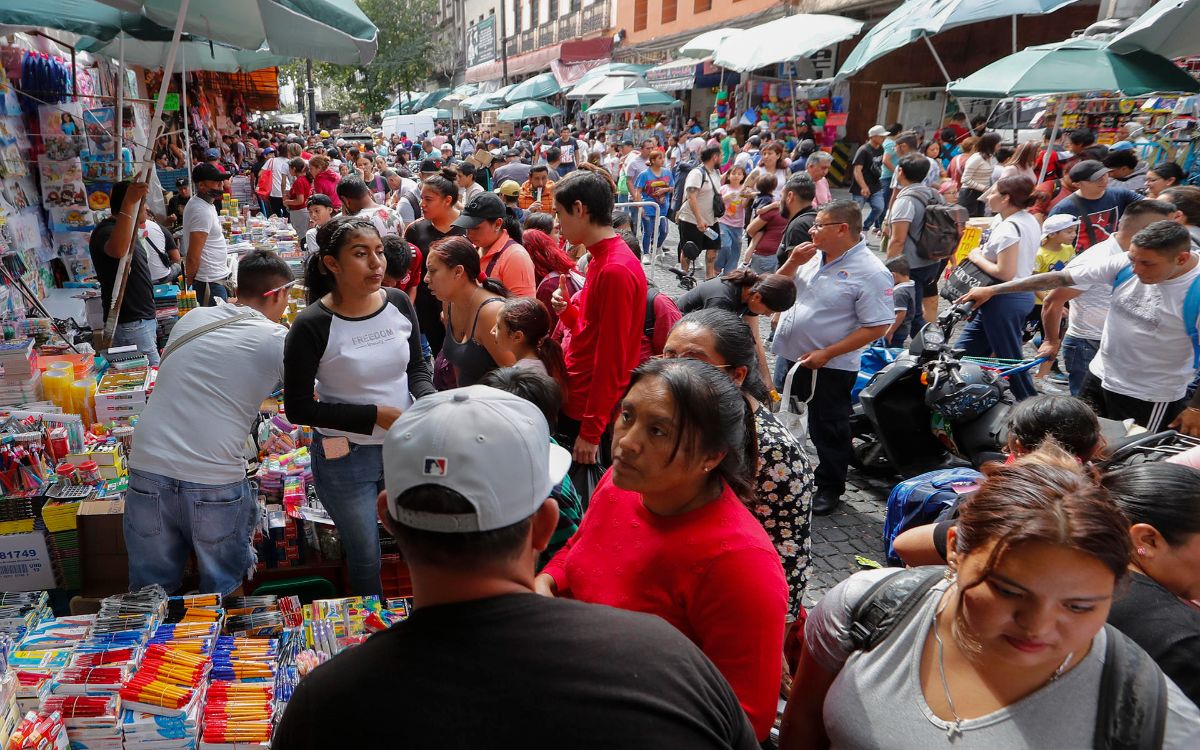 Útiles escolares chinos permiten a familias vencer la inflación en el regreso a clases: comerciantes