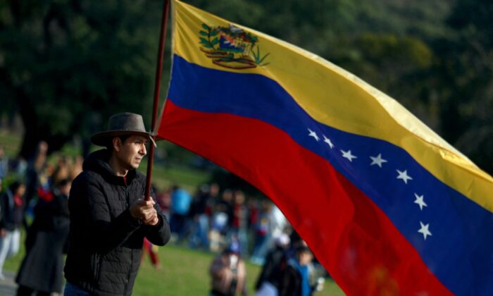 Venezuelans protest in Buenos Aires.