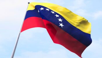 González pide a Maduro que no demore más 'la transición en paz' elegida por los venezolanos