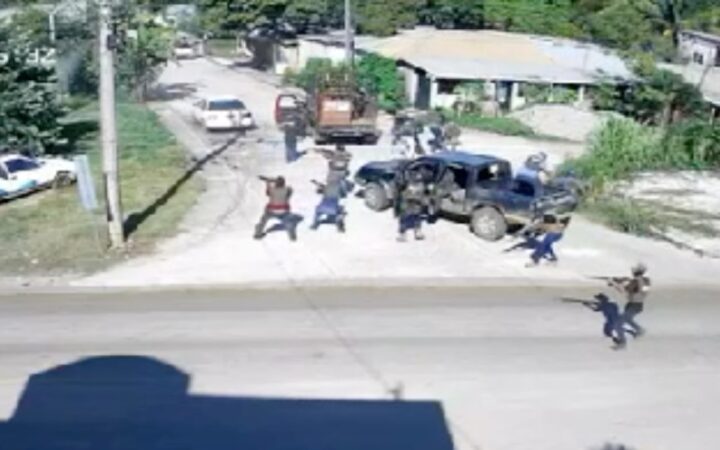 Videos | Grupos armados se enfrentan frente a un kínder con niños adentro, en frontera de Chiapas con Guatemala Videos | Grupos armados se enfrentan frente a un kínder con niños adentro, en frontera de Chiapas con Guatemala