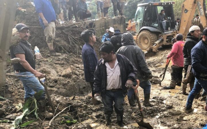 Huracán John | Abuelo y nieto mueren tras deslave en Coicoyán de Flores, Oaxaca