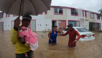 Evacuan a casi mil 300 afectados en Guerrero tras paso de 'John' | Fotos