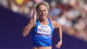 Resalta atleta paralímpica transgénero el buen trato que recibió en París 2024