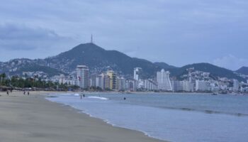 Acapulco cierra puerto por huracán 'Polo'
