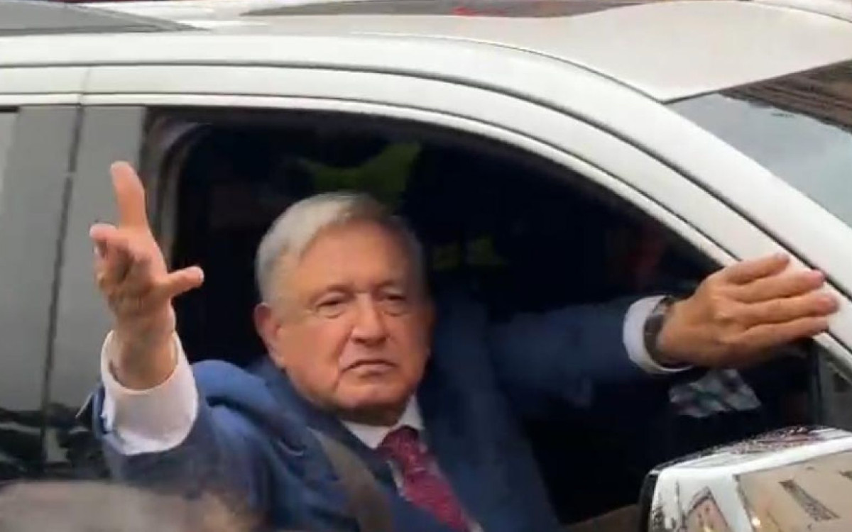 AMLO salió de Palacio Nacional y ya se fue a su casa de Tlalpan AMLO salió de Palacio Nacional y ya se fue a su casa de Tlalpan