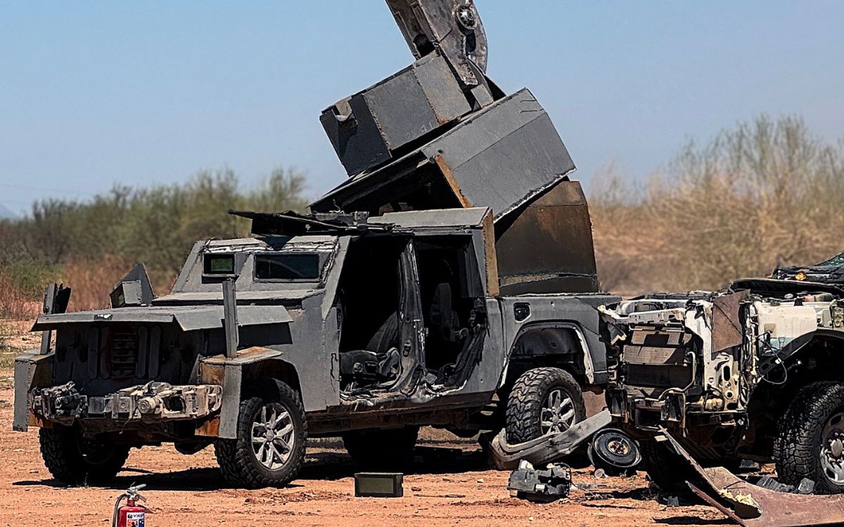 Narcos usan 'autos monstruo' para luchar en la frontera México-EU Narcos usan 'autos monstruo' para luchar en la frontera México-EU