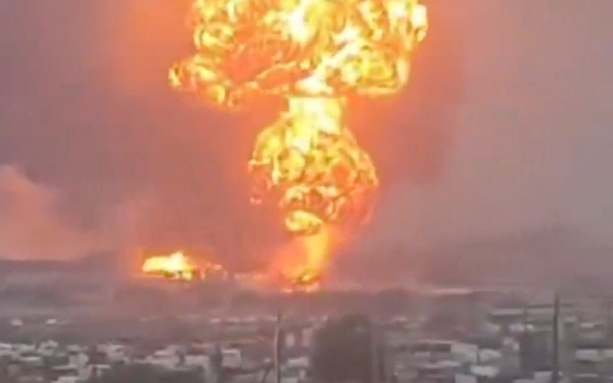 Israel attacks port in Yemen | Video