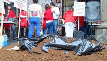 Morelos: Colectivos representan exhumaciones denunciando crisis de desapariciones