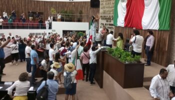 Manifestantes contra reforma al PJ dan portazo en congreso de Yucatán